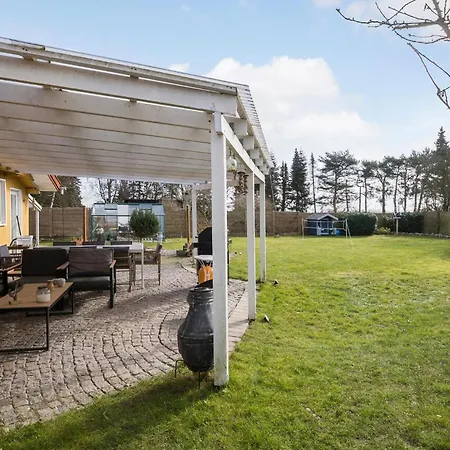 Feriehus 3 Bedroom Beautiful In Grevinge