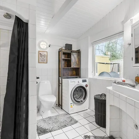 3 Bedroom Beautiful In Feriehus *